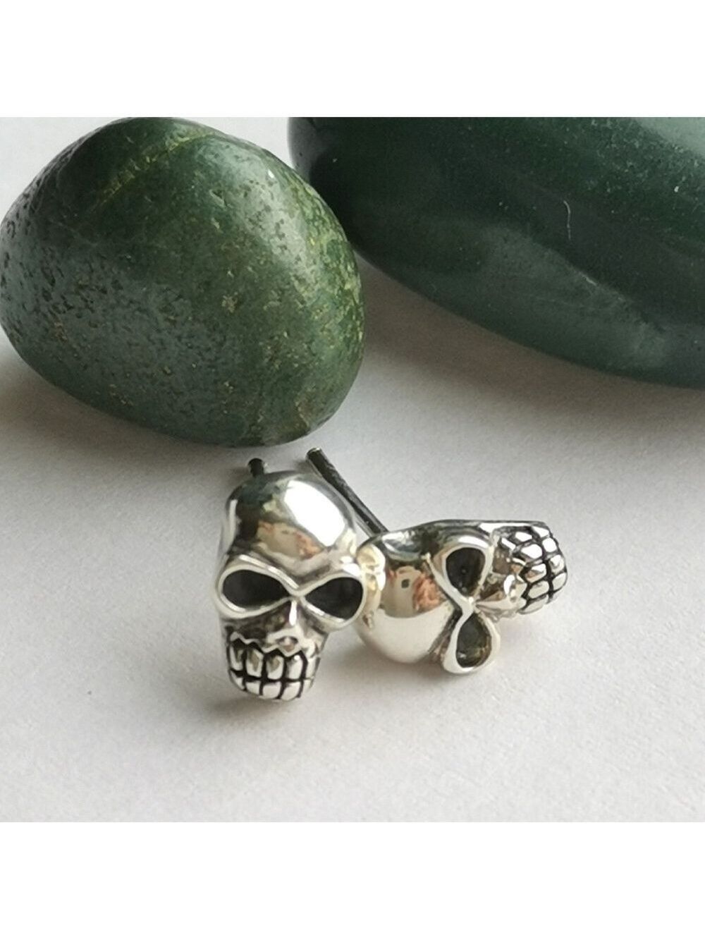 Small skull stud earrings Sterling Silver 🆕